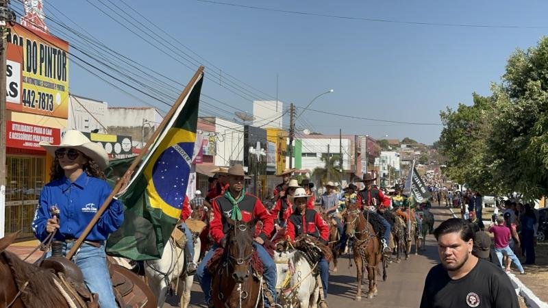 Foto 6 da matéria: Rolim de Moura: Cavalgada da 34ª Expoagro é um sucesso; confira as comitivas premiadas