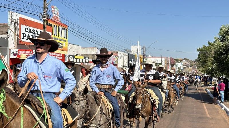 Foto 3 da matéria: Rolim de Moura: Cavalgada da 34ª Expoagro é um sucesso; confira as comitivas premiadas