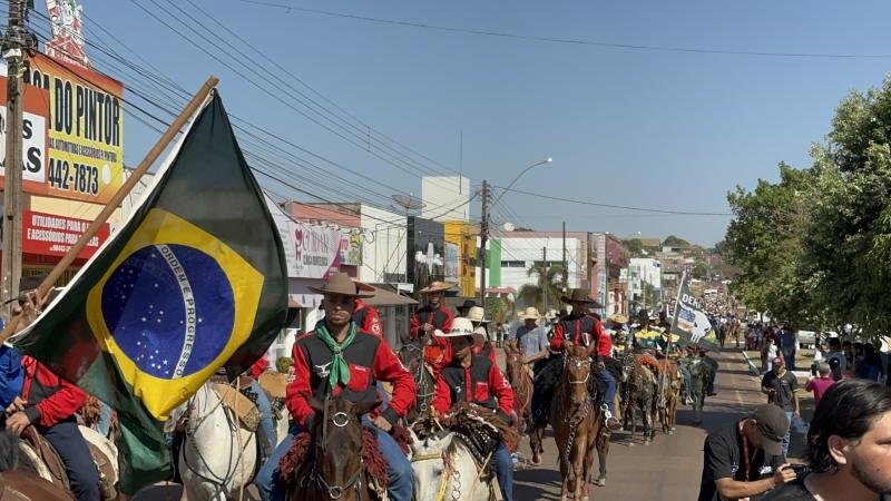Foto 7 da matéria: Rolim de Moura: Cavalgada da 34ª Expoagro é um sucesso; confira as comitivas premiadas