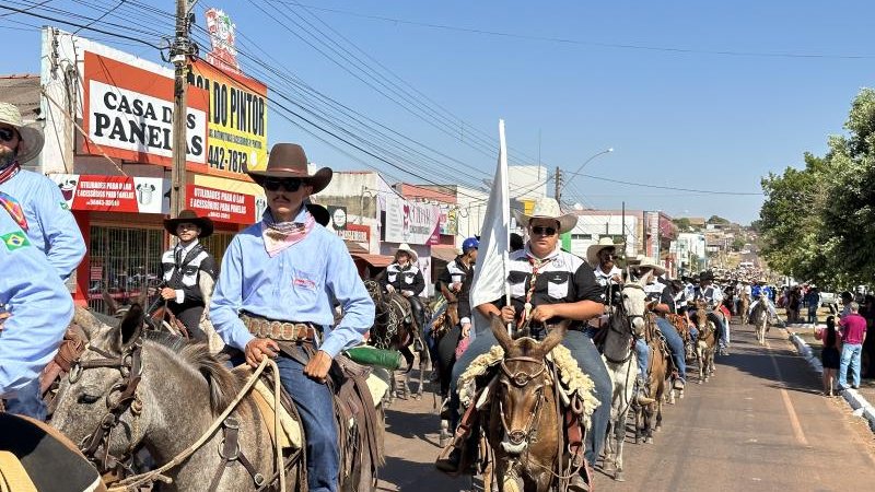 Foto 4 da matéria: Rolim de Moura: Cavalgada da 34ª Expoagro é um sucesso; confira as comitivas premiadas