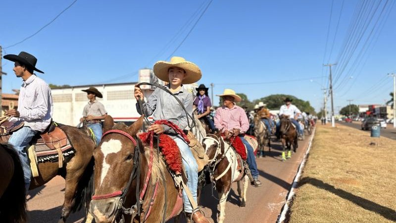 Foto 11 da matéria: Rolim de Moura: Cavalgada da 34ª Expoagro é um sucesso; confira as comitivas premiadas