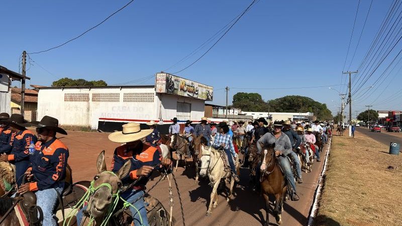 Foto 13 da matéria: Rolim de Moura: Cavalgada da 34ª Expoagro é um sucesso; confira as comitivas premiadas