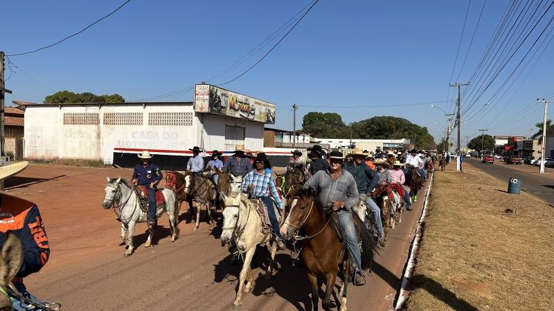 Foto 14 da matéria: Rolim de Moura: Cavalgada da 34ª Expoagro é um sucesso; confira as comitivas premiadas