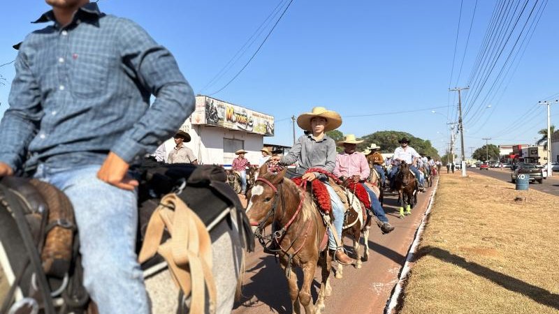 Foto 12 da matéria: Rolim de Moura: Cavalgada da 34ª Expoagro é um sucesso; confira as comitivas premiadas