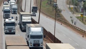 Transportadores de combustíveis e de cargas podem parar no País