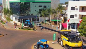 Vitrine Agro Sicredi: Exposição de máquinas e implementos agrícolas...