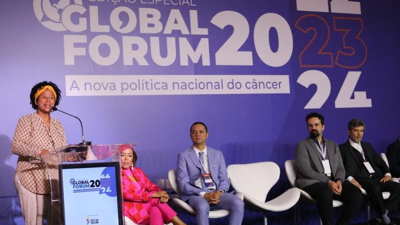 Foto 2 da matéria: Aprovada urgência na votação de projeto da deputada Sílvia Cristina que trata da política nacional de combate ao câncer