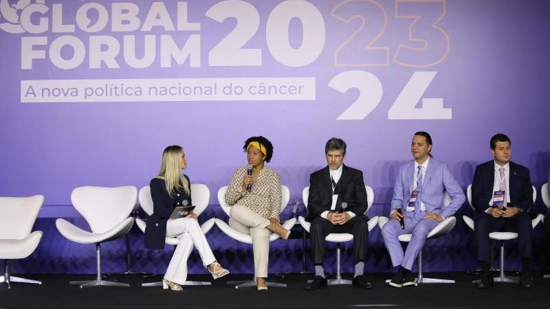 Foto 1 da matéria: Aprovada urgência na votação de projeto da deputada Sílvia Cristina que trata da política nacional de combate ao câncer