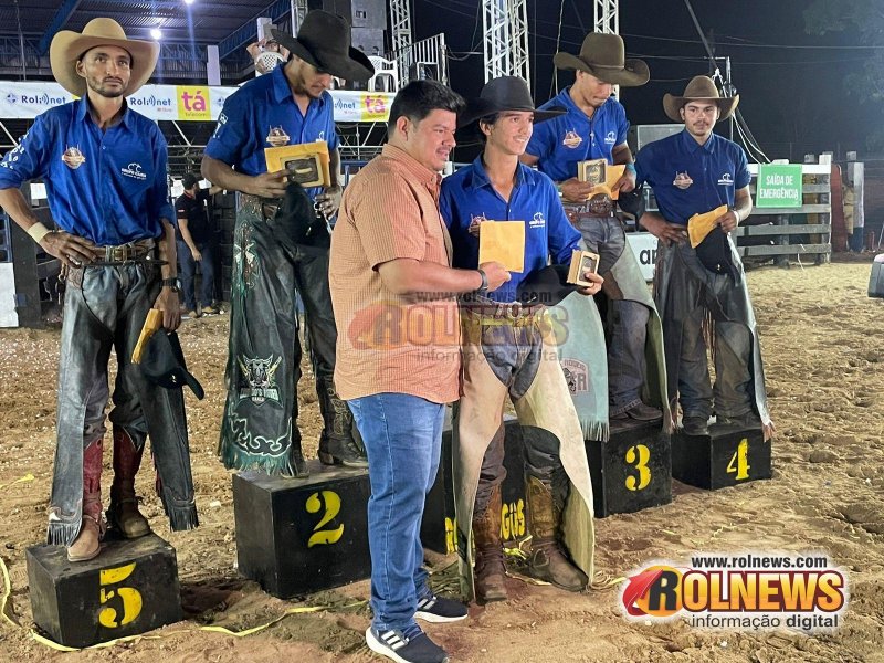 Carlos Alexandre Gabriel é o campeão do rodeio da 34ª Expoagro de Rolim de Moura