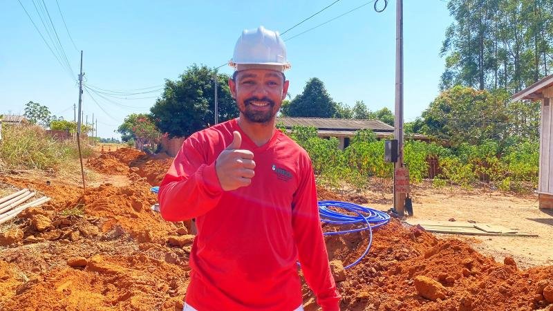 Foto 2 da matéria: Moradores da Vila Celestino começam a receber rede de água tratada