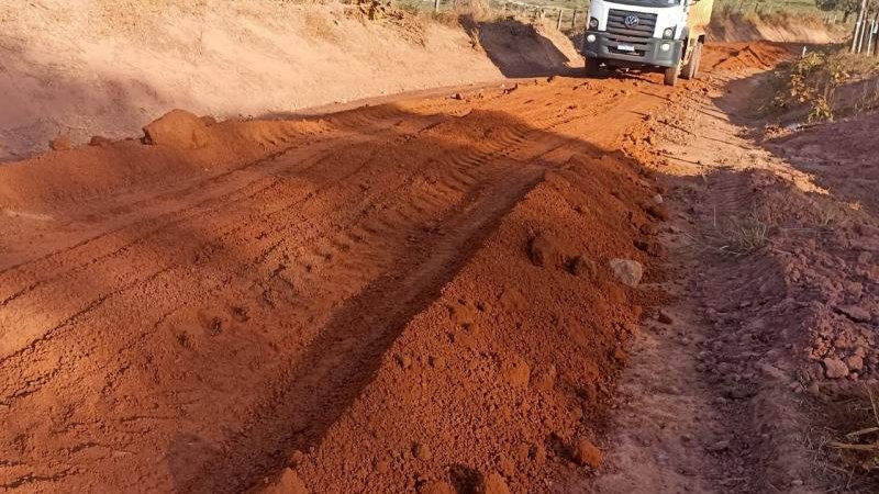 Foto 2 da matéria: Secretaria de obras de Rolim de Moura conclui recuperação da linha 192 lado sul