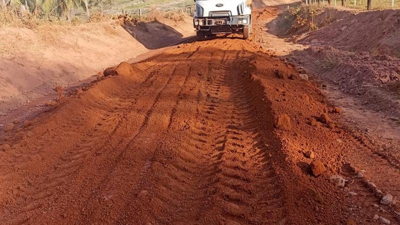 Foto 4 da matéria: Secretaria de obras de Rolim de Moura conclui recuperação da linha 192 lado sul