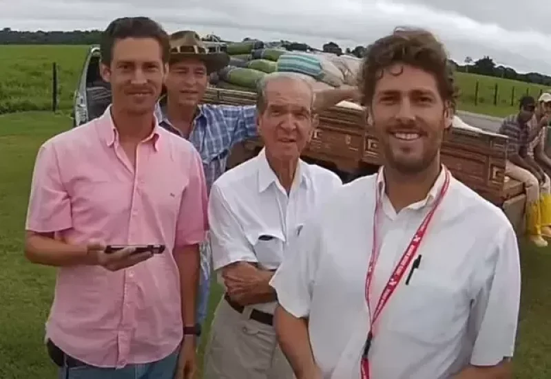 Garon Maia Filho (de camisa rosa) ao lado do pai, avô e do irmão, Antonio Maia (Foto: Youtube/Reprodução) – CREDITO: CAMPO GRANDE NEWS
