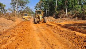 DER inicia trabalhos de melhoria na RO-135 nas proximidades da Vila Marcão em...