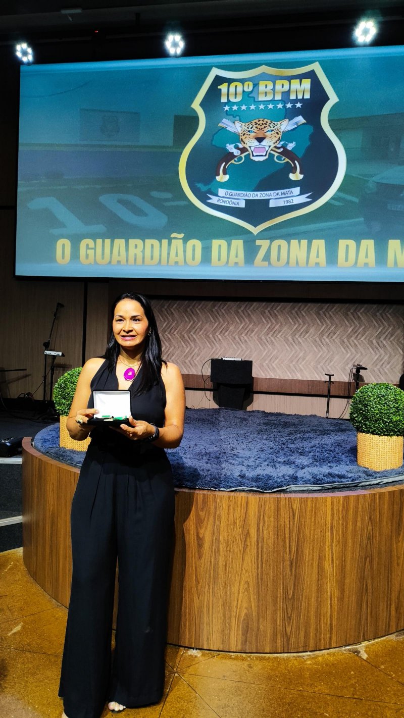 Claudenice Condaque Dourados recebeu a homenagem em Rolim de Moura em solenidade ocorrida no dia 25 de agosto.