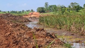 Obras são executadas nas Rodovias-135 e 370, no trecho entre Alta Floresta e o...