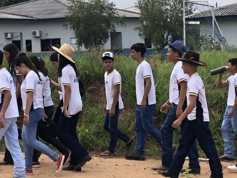 Agrovitrine incentiva jovens a ingressarem no ensino técnico do agronegócio