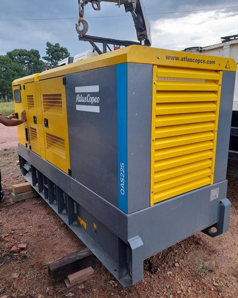 Sem energia há mais de 24 horas, produtor rural de Rolim de Moura precisa alugar gerador para não perder produção de bananas