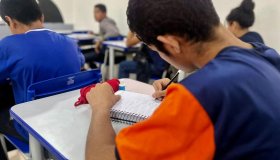 Estudantes devem ficar atentos aos horários da aplicação da prova do Enem...