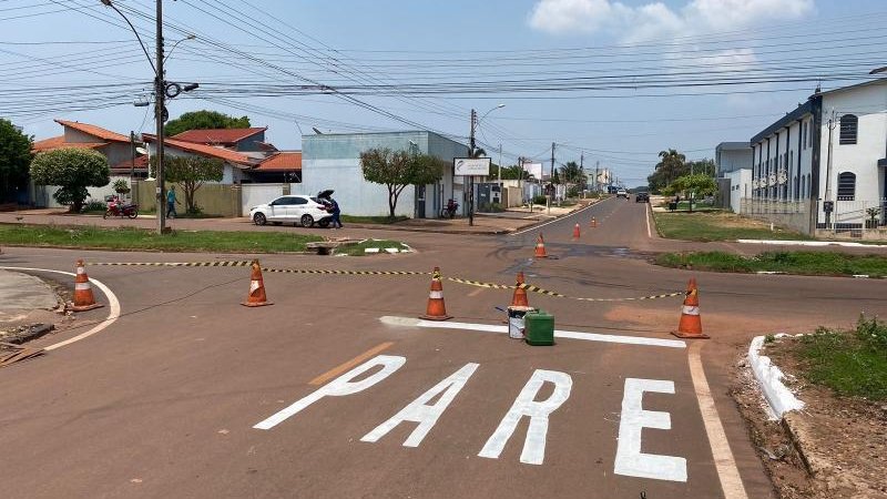 Foto 4 da matéria: MUDANÇA NO TRÂNSITO EM ROLIM: Barão de Melgaço passa a ser preferencial no cruzamento com a Cuiabá