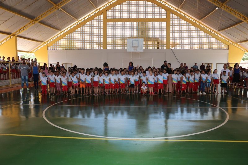 Obra iniciada há 10 anos é concluída pela gestão do prefeito Aldo Júlio e escola João Batista Dias ganha quadra poliesportiva