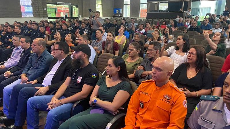 Foto 3 da matéria: Prefeito de Rolim de Moura, Aldo Júlio participa da solenidade de aniversário da PM e parabeniza eficiência do 10º batalhão da Polícia Militar