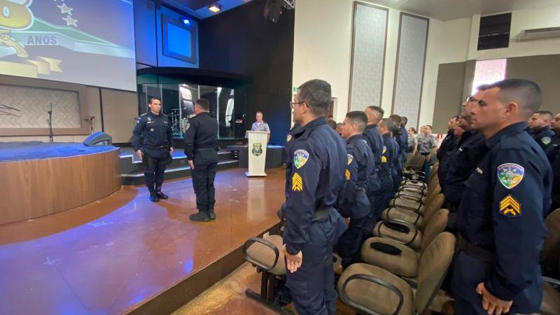 Foto 2 da matéria: Prefeito de Rolim de Moura, Aldo Júlio participa da solenidade de aniversário da PM e parabeniza eficiência do 10º batalhão da Polícia Militar