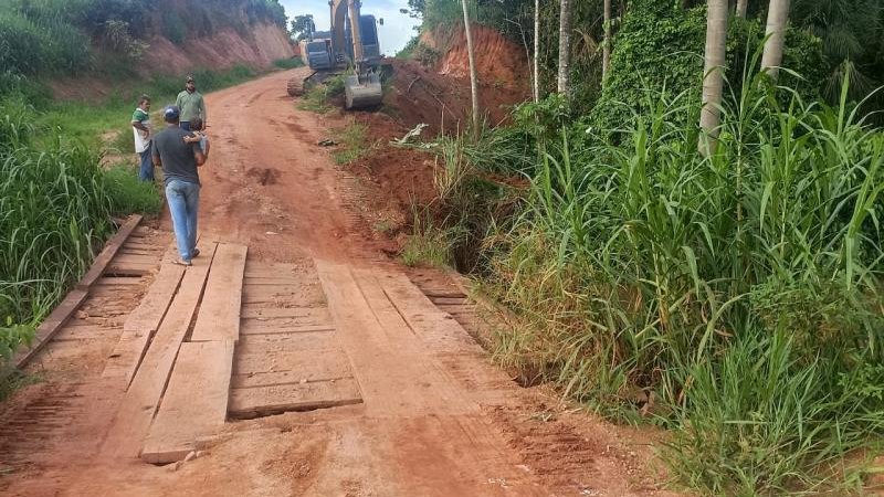 Foto 4 da matéria: Linha 188 lado sul em Rolim de Moura no km 8,5 ficará interditada por 3 dias para substituição de ponte de madeira por tubo ARMCO