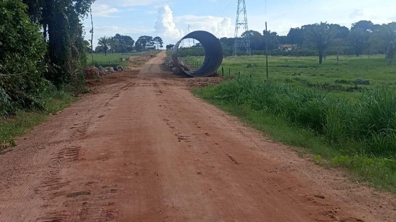 Foto 2 da matéria: Linha 188 lado sul em Rolim de Moura no km 8,5 ficará interditada por 3 dias para substituição de ponte de madeira por tubo ARMCO