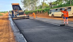 Serviços avançam na pavimentação da RO-135, unindo Alta Floresta d’Oeste...