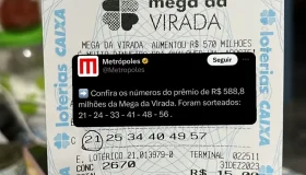 Chegou perto! Homem mostra bilhete “quase premiado” da Mega da Virada