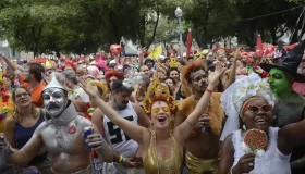 Carnaval vai ter onda de calor e chuva; veja previsão do tempo
