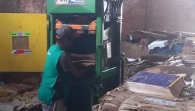 Cooperativa de catadores de recicláveis recolhe todo mês 50 toneladas de...