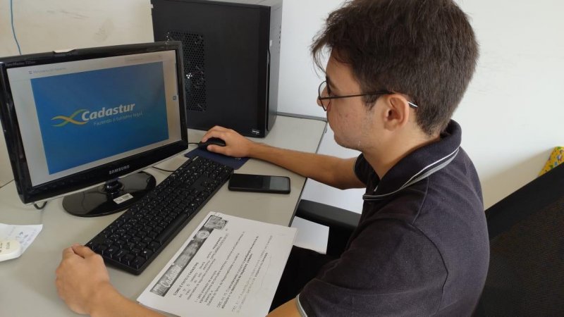 Além da divulgação através da mídia, a prefeitura disponibilizou um servidor do município, para orientar e auxiliar os empresários no preenchimento do formulário eletrônico.