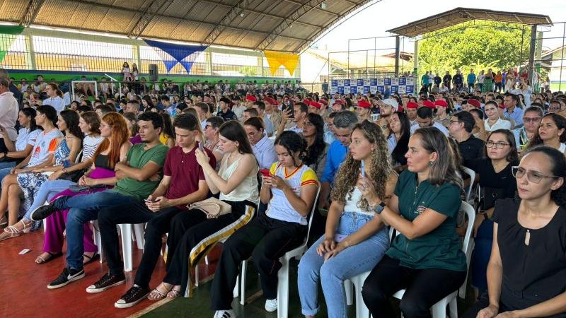 Foto 2 da matéria: Prefeito Aldo Júlio recebe governador Marcos Rocha durante abertura do ano letivo em Rolim de Moura