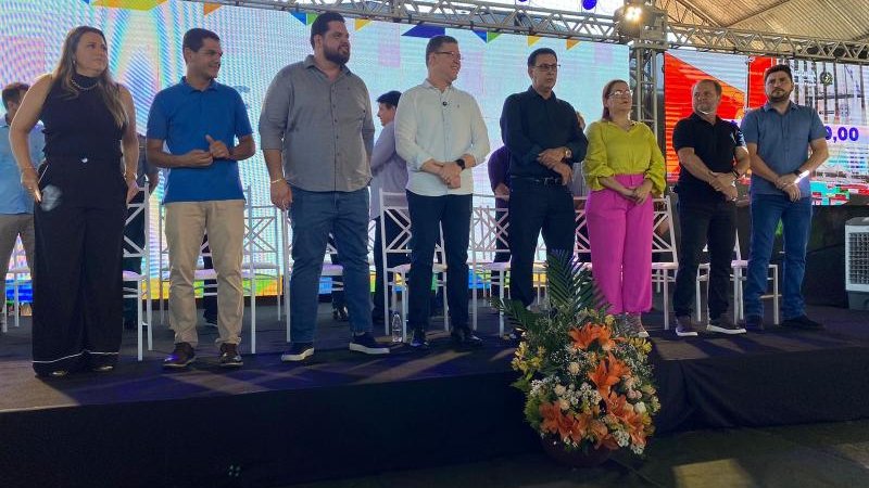 Foto 1 da matéria: Prefeito Aldo Júlio recebe governador Marcos Rocha durante abertura do ano letivo em Rolim de Moura