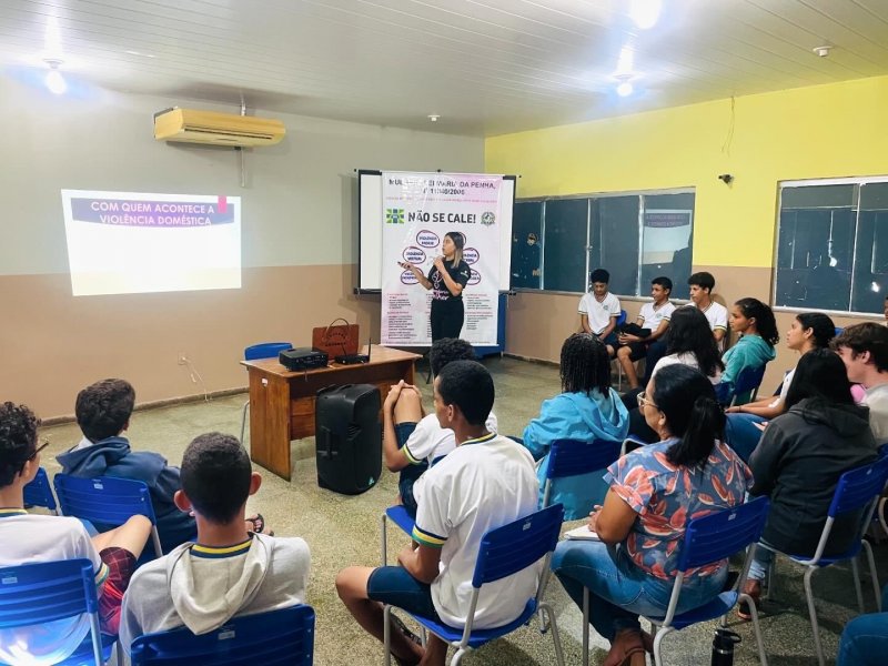 Palestra sobre Lei Maria da Penha nas escolas