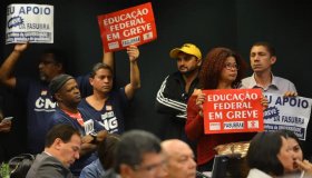Servidores federais de educação iniciam greve na quarta-feira