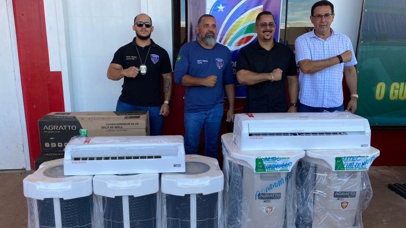Foto 3 da matéria: Prefeito Aldo Júlio participa de solenidade de entrega de equipamentos da SESDEC e parabeniza governador Marcos Rocha pelos investimentos na segurança pública