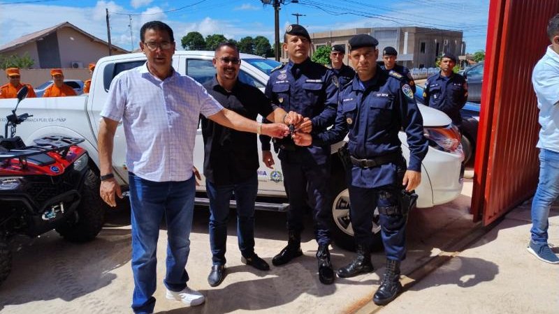 Foto 6 da matéria: Prefeito Aldo Júlio participa de solenidade de entrega de equipamentos da SESDEC e parabeniza governador Marcos Rocha pelos investimentos na segurança pública