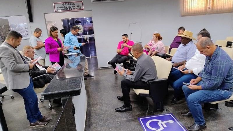 Foto 1 da matéria: Associação Mulheres de Lenço busca apoio para Campanha Solidariedade Premiada junto aos vereadores de Rolim de Moura