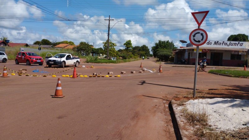 Boa Vista com Jamari ganha rotatória para garantir segurança no trânsito e evitar acidentes no bairro São Cristóvão, em Rolim de Moura