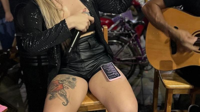 Foto 8 da matéria: Cantora Ana Paula é a vítima que morreu em acidente na BR-364