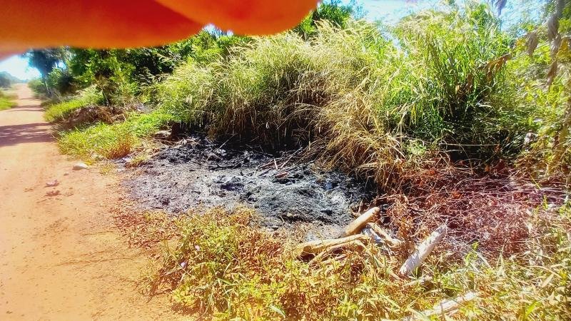 Foto 2 da matéria: Moradores do Esplanada em Rolim de Moura denúnciam pessoas que estão descartando lixo na principal avenida do bairro