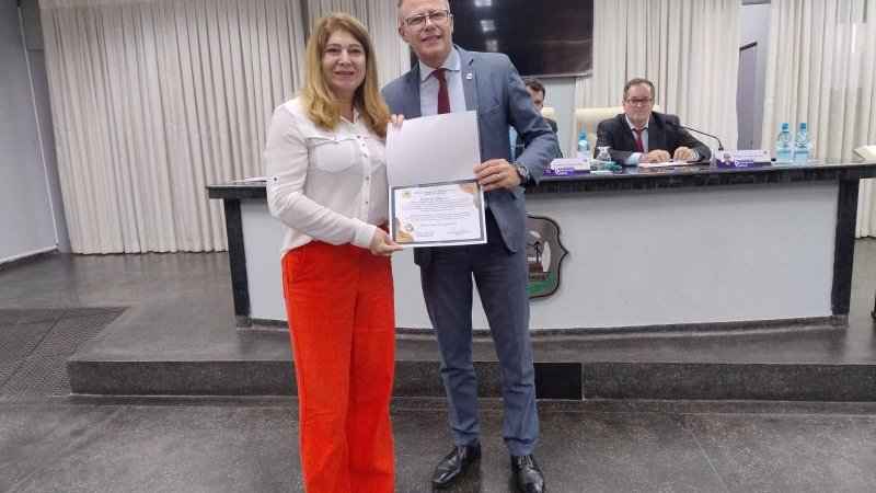 Foto 1 da matéria: Profissionais de Saúde Mental recebem Moção de Aplausos conferida pela câmara de vereadores de Rolim de Moura