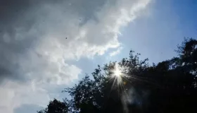 Sol, calor e chuvas em RO no sextou (24), inclusive em Mirante da Serra