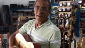 Visitando a filha em fazenda de São Francisco do Guaporé, pioneiro de...