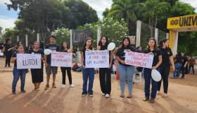 VÍDEO: Acadêmicos da UNIR de Rolim de Moura fazem manifestação após morte...