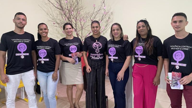Foto 9 da matéria: Em parceria com a Procuradoria da Mulher da Câmara Municipal, acadêmicos do curso de Direito leva palestra sobre Violência Doméstica à escola