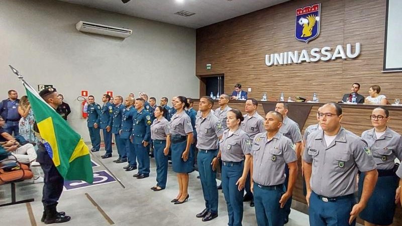 Foto 7 da matéria: Nice Condaque agradece homenagens da PM